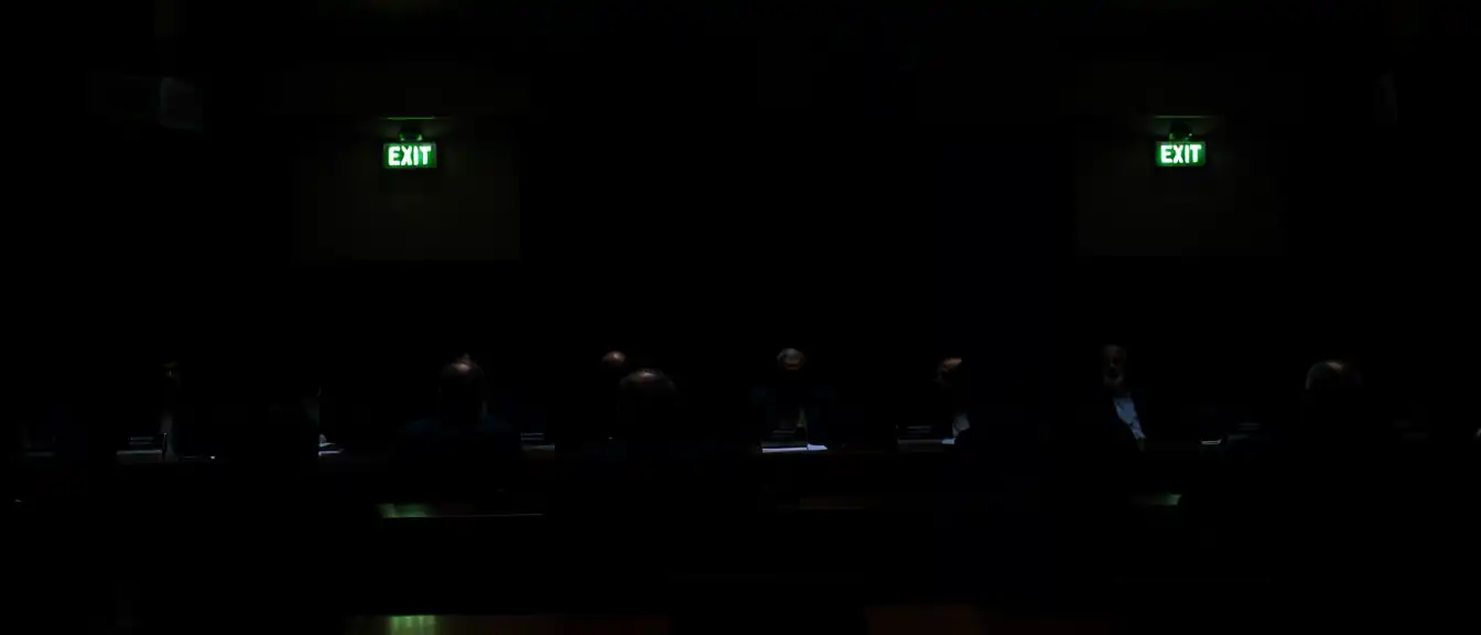 Ироничный блэкаут: иранские законодатели остались в темноте прямо в разгар обсуждения энергокризиса