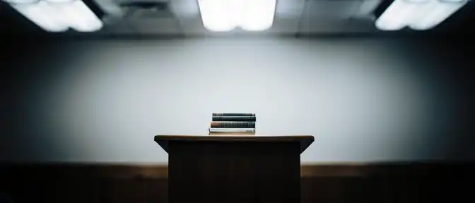 Цена «неправильной» литературы: экс-глава Popcorn Books лишился многомиллионного состояния