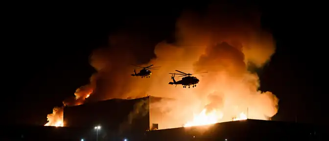 Ночная битва с огнем: в Москве ликвидировали масштабный пожар в ангаре