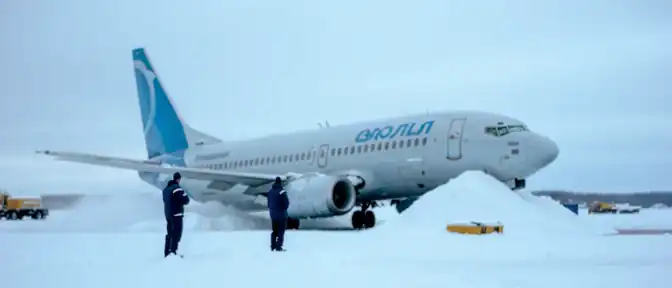 Инцидент в Норильске: грузовой Boeing 737 авиакомпании S7 выкатился за пределы полосы