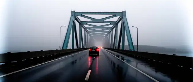 Очередной транспортный коллапс: Крымский мост снова на паузе