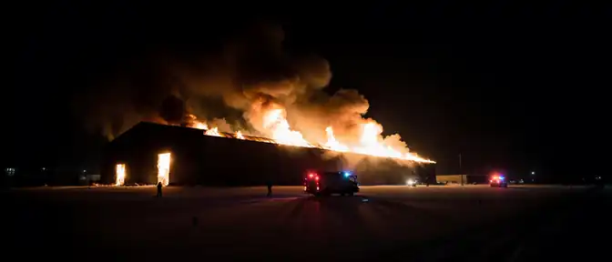 Огонь в Пушкинском районе охватил более 80 тысяч метров складских помещений